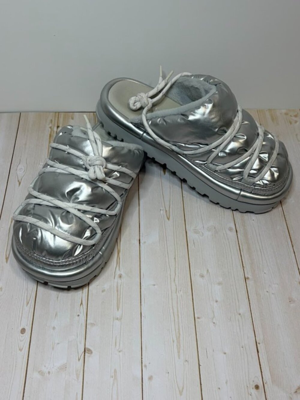 UGG Hi Shine Spaceslider Slide Women’s Size 8 Silver Metallic Puffer